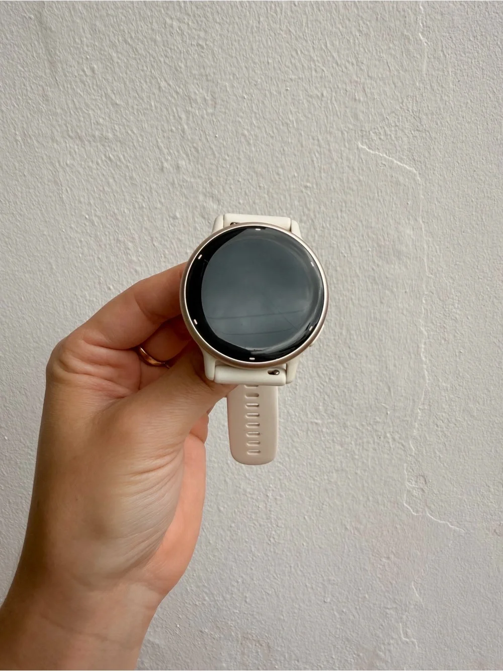 Garmin Víviactive 5 Smartwatch with Ivory Silicone Strap - Modern Wearable